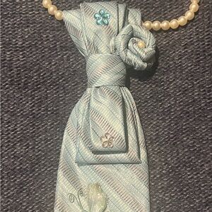 Elegant Blue Floral Brooch Necklace